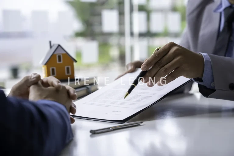 real-estate-agent-home-sales-broker-is-using-a-pen-2026-01-08-02-28-53-utc